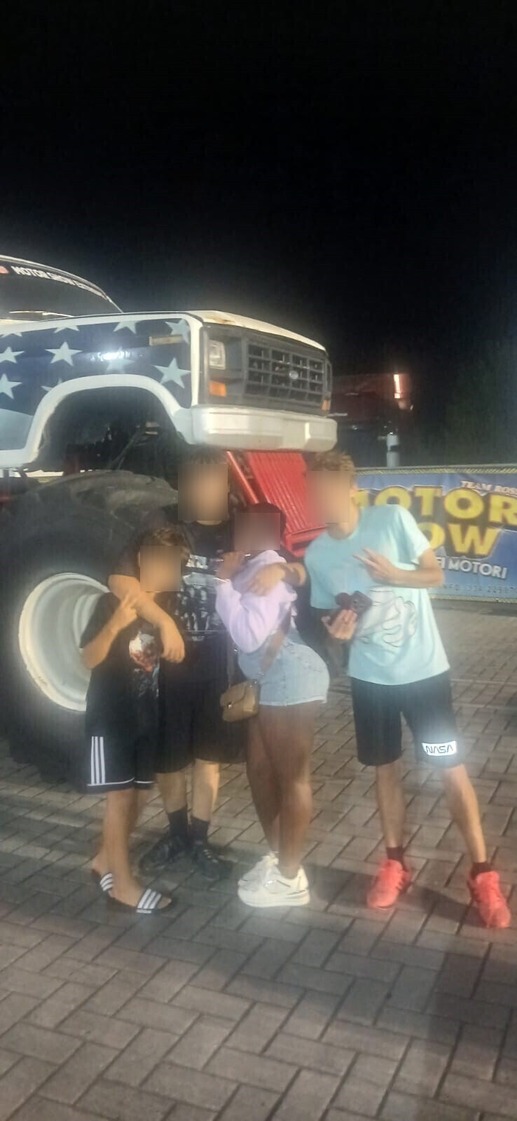 Sabato 12 luglio i ragazzi della Casa Famiglia "La Fenice" di Castelnuovo della Misericordia hanno vissuto un pomeriggio a tutto gas al Motor Show Extreme al Pala Modigliani di Livorno!